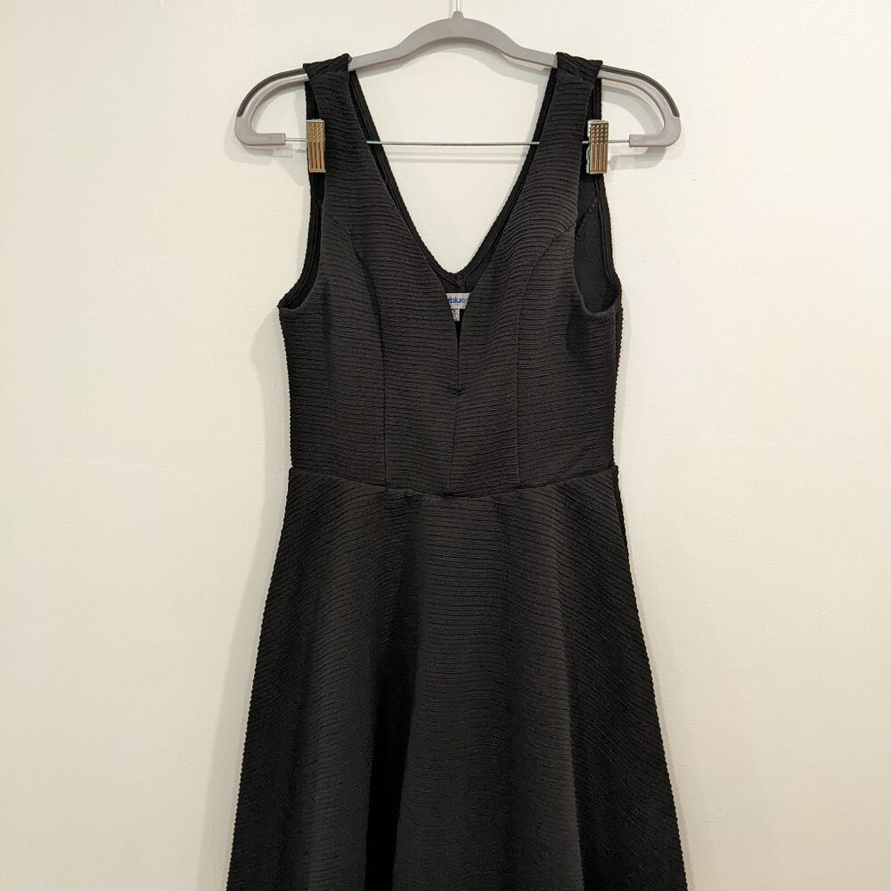 Black V-Neck Dress Medium M Midi Length Bailey Blue